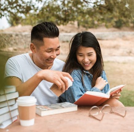 5 motivi per cui leggere fa bene all'umore: Scopri i benefici della lettura