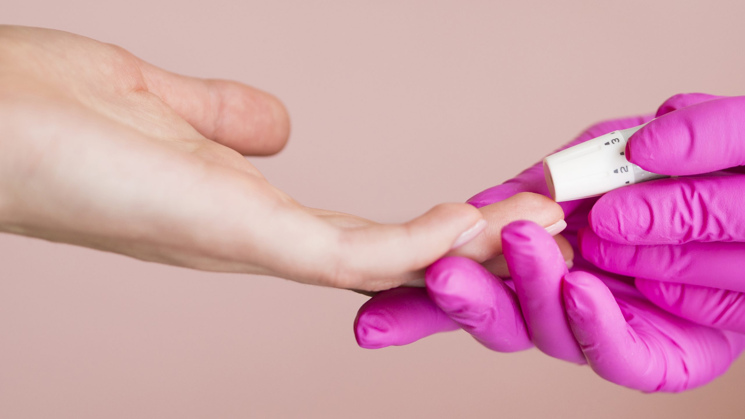 Smalti semipermanenti vs gel la guida definitiva per scegliere